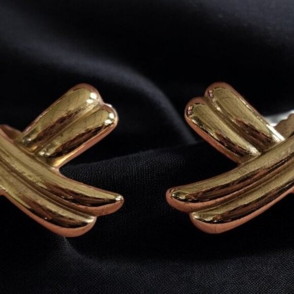 Vintage AVON Goldtone X Stud Earrings - Picture 2 of 5